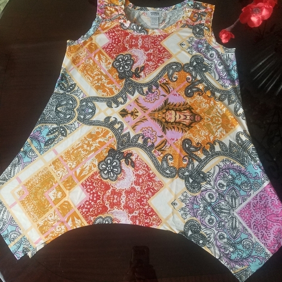 **NWT**Monroe and Main Hankie Hem Print‎ Blouse - Picture 3 of 6